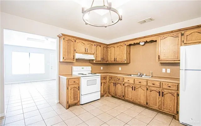 $800 | 1904 Aruba Drive, Unit D, Edinburg, TX 78541