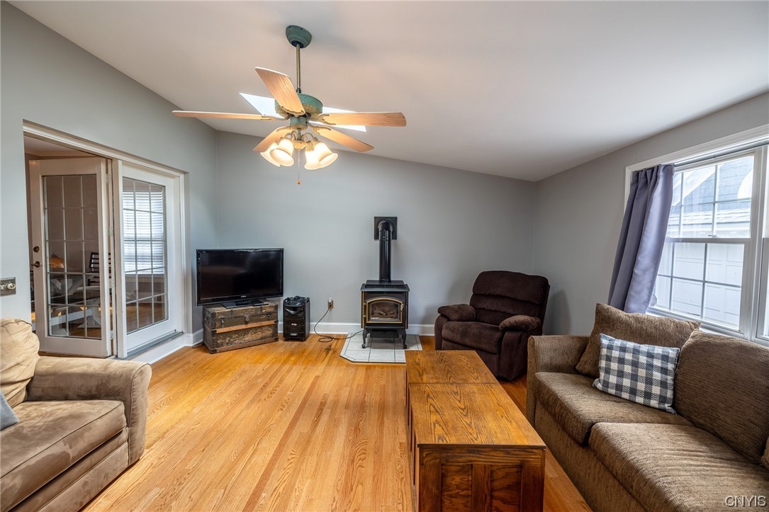 141 Hampton Road Syracuse, NY 13203 - Photo 22 of 39 Family Room