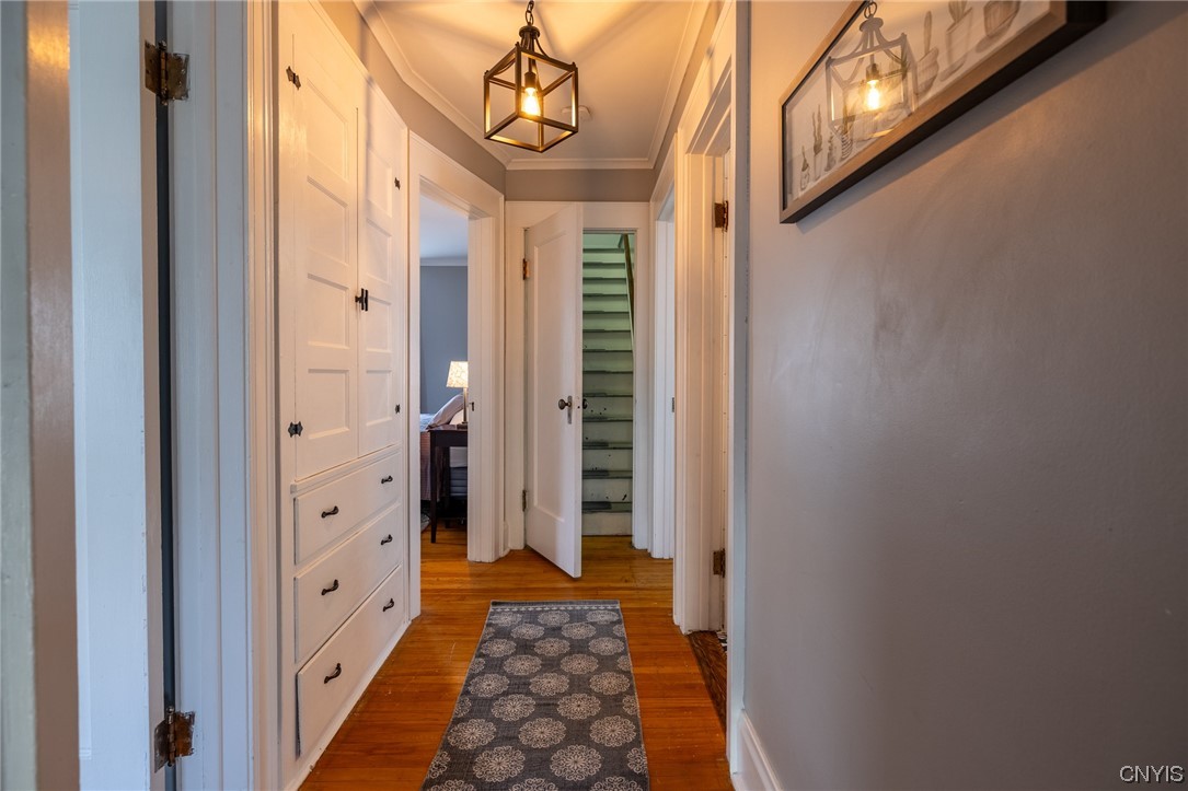 141 Hampton Road Syracuse, NY 13203 - Photo 23 of 39 Upstairs Hallway