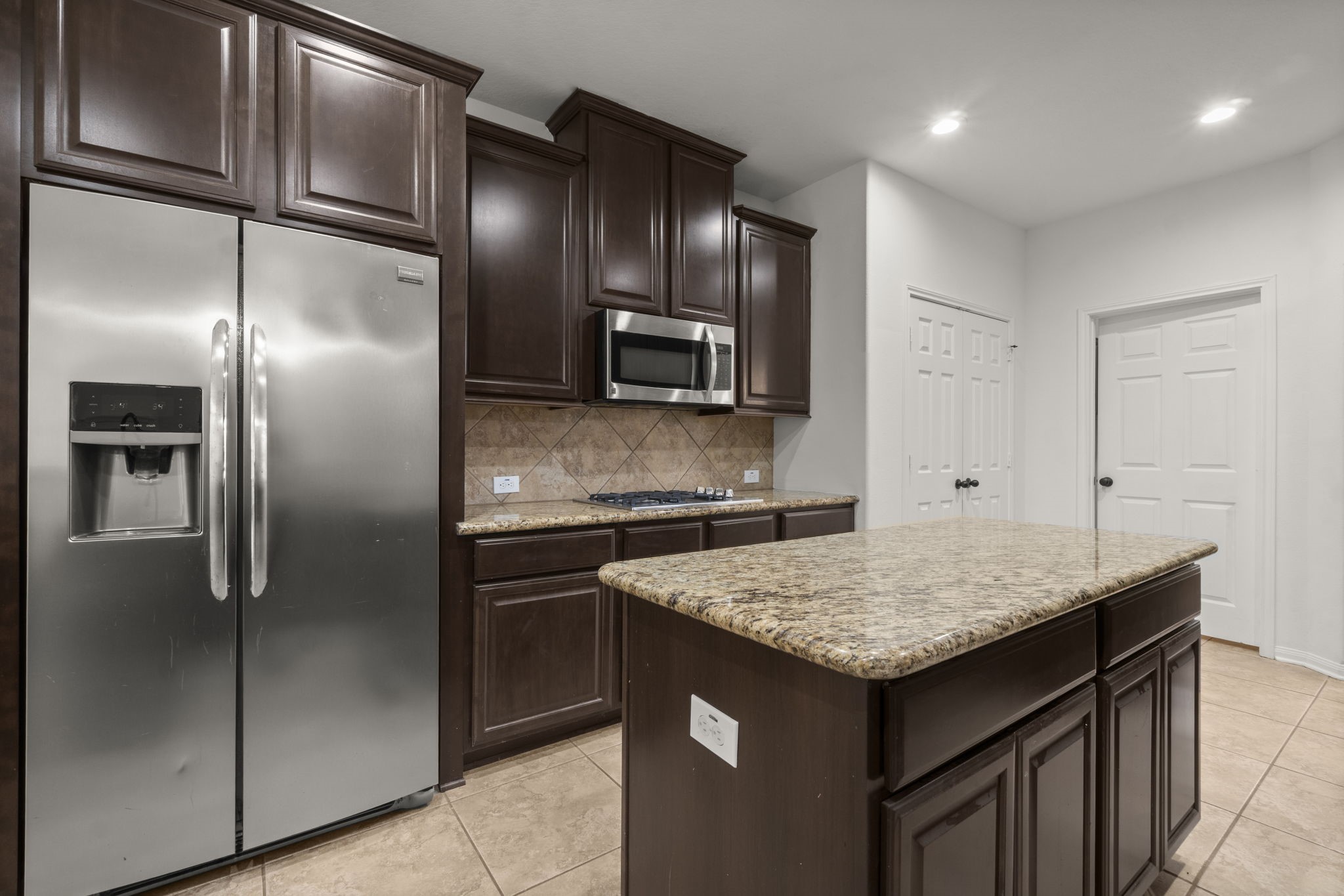 638 Spring Forest Court Conroe, TX 77302 - Photo 7 of 22