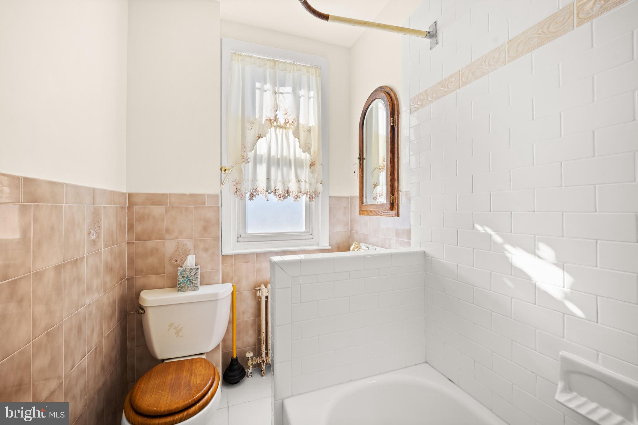439 Rutledge Avenue Folsom, PA 19033 - Photo 13 of 29 Hall Bath