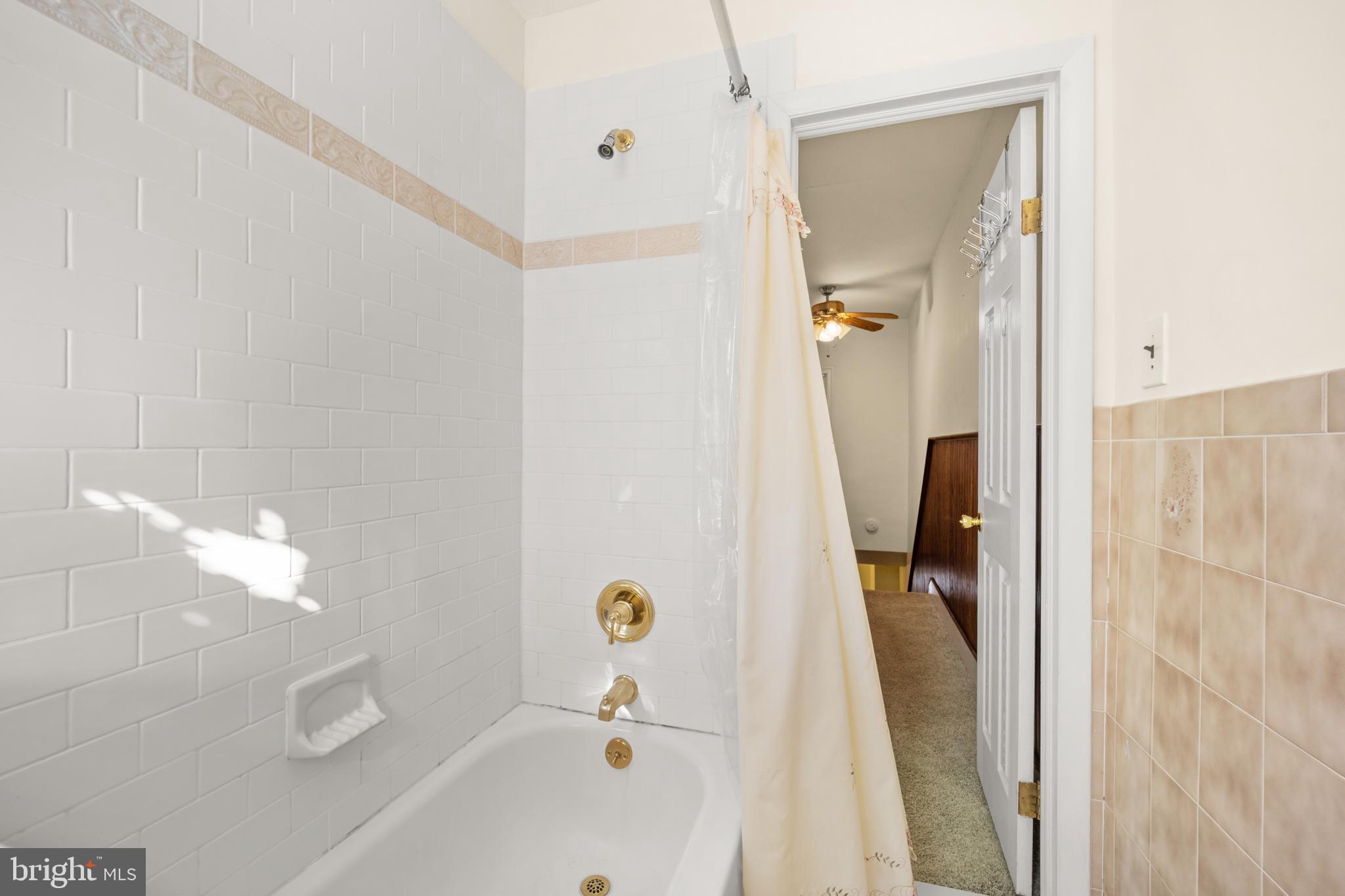 439 Rutledge Avenue Folsom, PA 19033 - Photo 14 of 29 Hall Bath