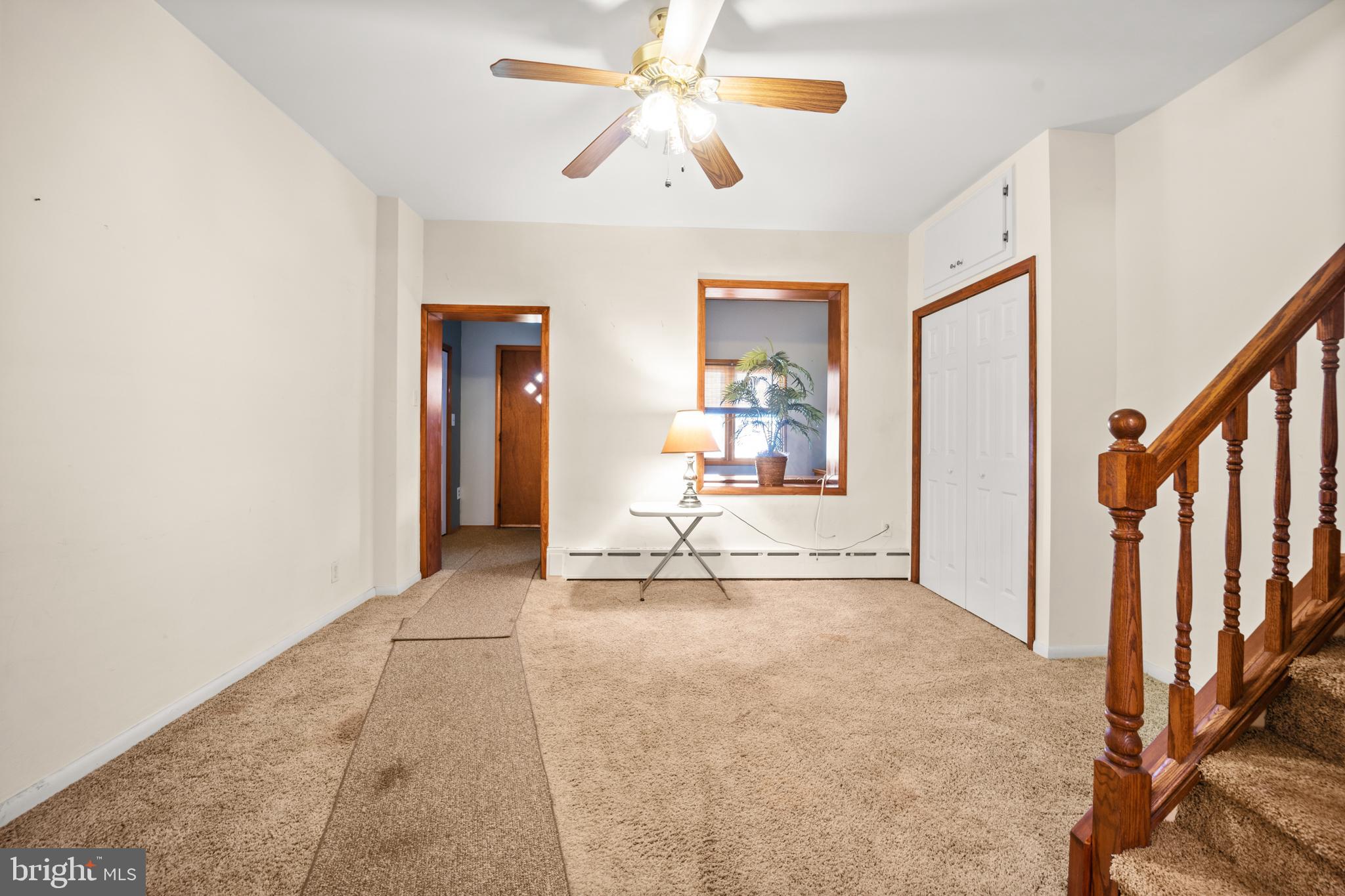 439 Rutledge Avenue Folsom, PA 19033 - Photo 5 of 29 Living Room