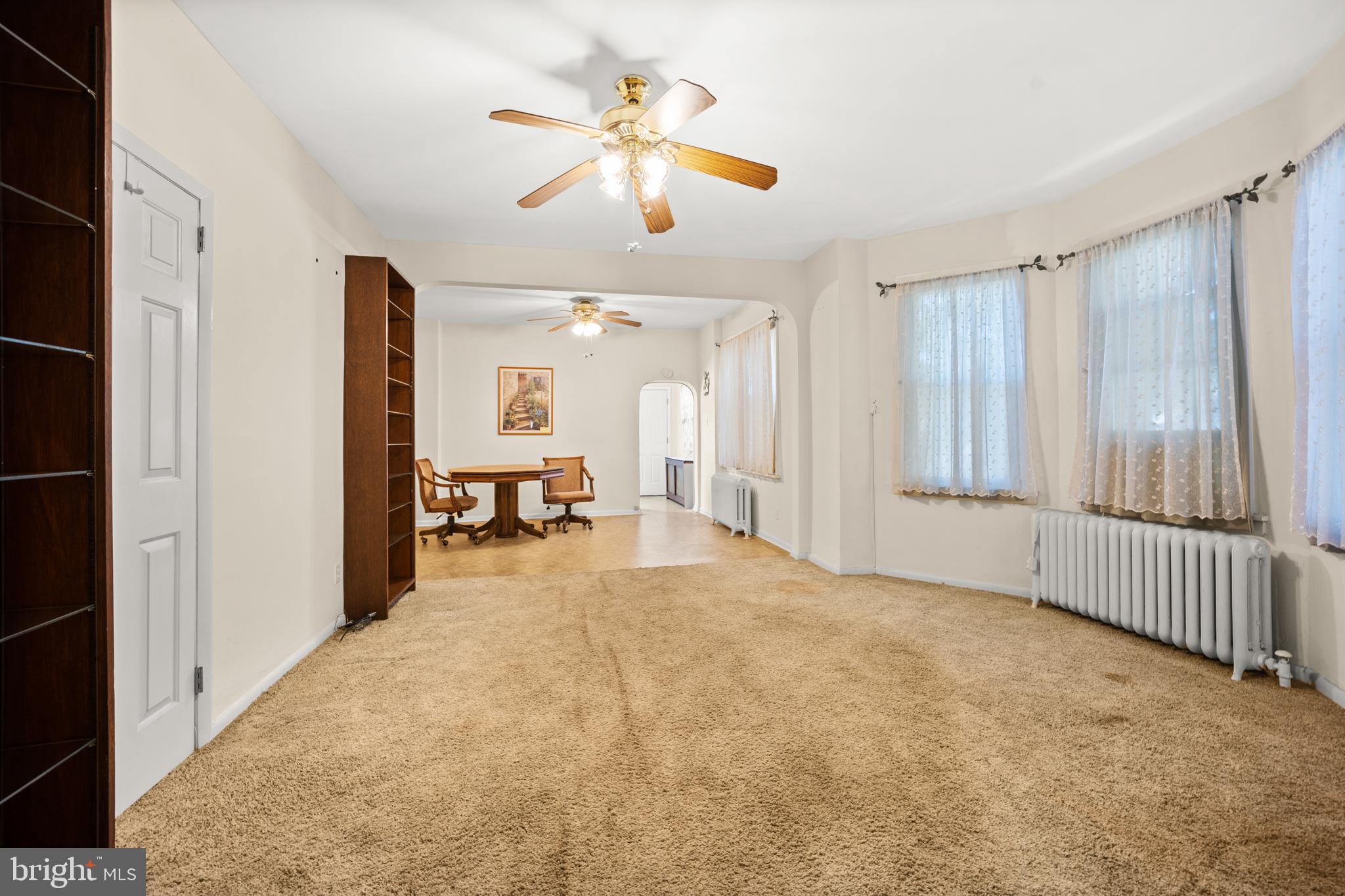 439 Rutledge Avenue Folsom, PA 19033 - Photo 6 of 29 Living Room