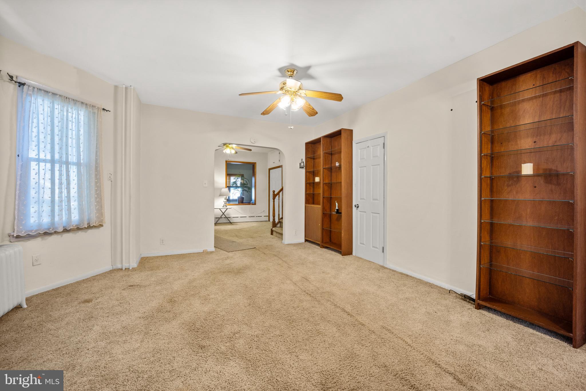 439 Rutledge Avenue Folsom, PA 19033 - Photo 7 of 29 Living Room