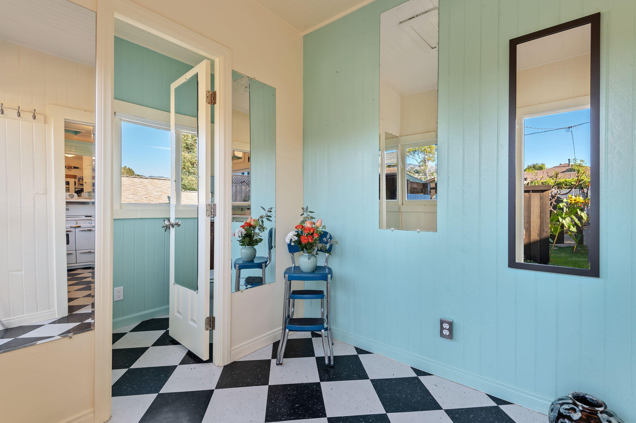 417 Donze Avenue Santa Barbara, CA 93101 - Photo 17 of 31 18-web-or-mls-18 - Mud Room