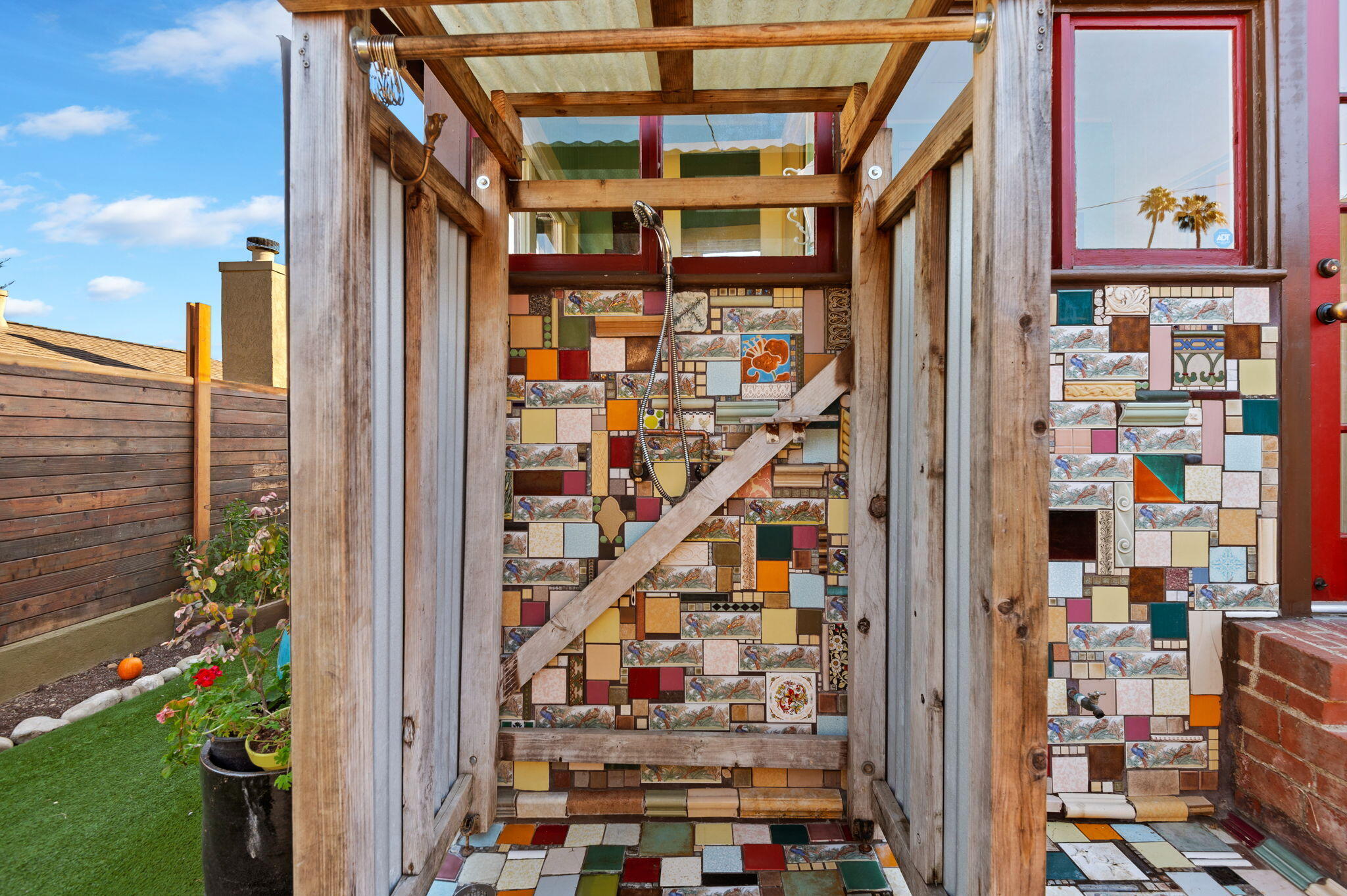 417 Donze Avenue Santa Barbara, CA 93101 - Photo 26 of 31 26-web-or-mls-26 - Outdoor Shower