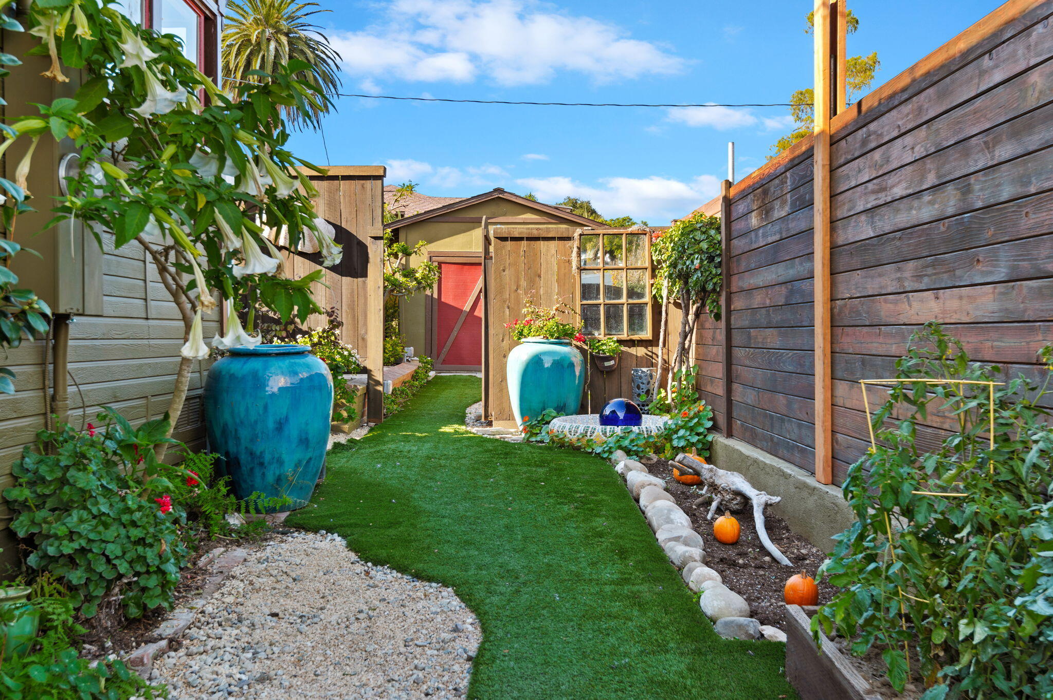 417 Donze Avenue Santa Barbara, CA 93101 - Photo 28 of 31 29-web-or-mls-29 - Side Yard