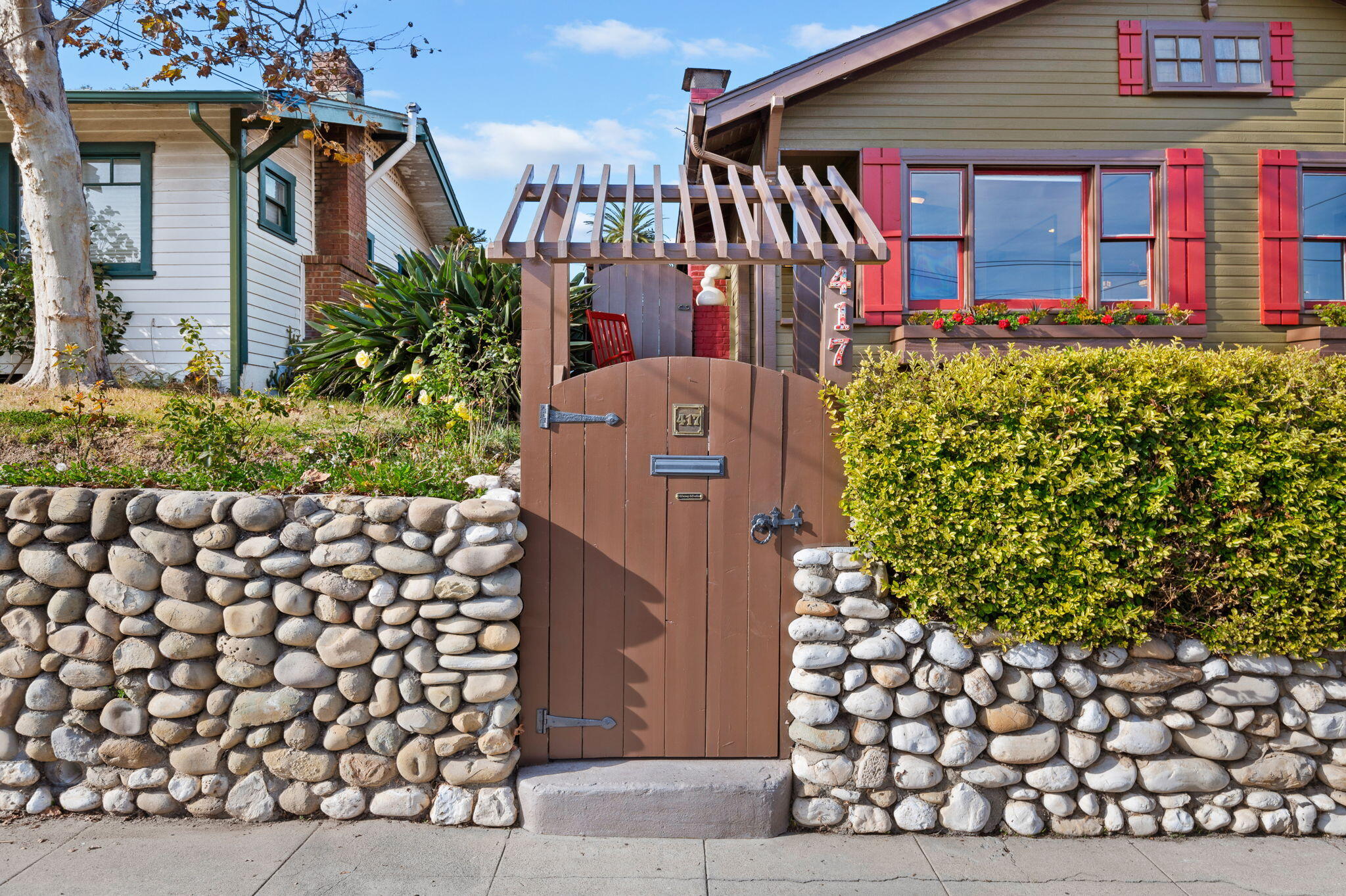 417 Donze Avenue Santa Barbara, CA 93101 - Photo 5 of 31 4-web-or-mls-04 - Gated Entry