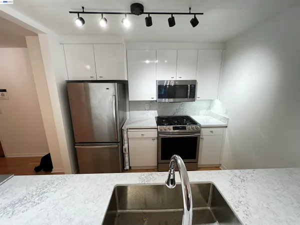 $5,395 | 650 Chestnut Street, Unit 209, San Francisco, CA 94133