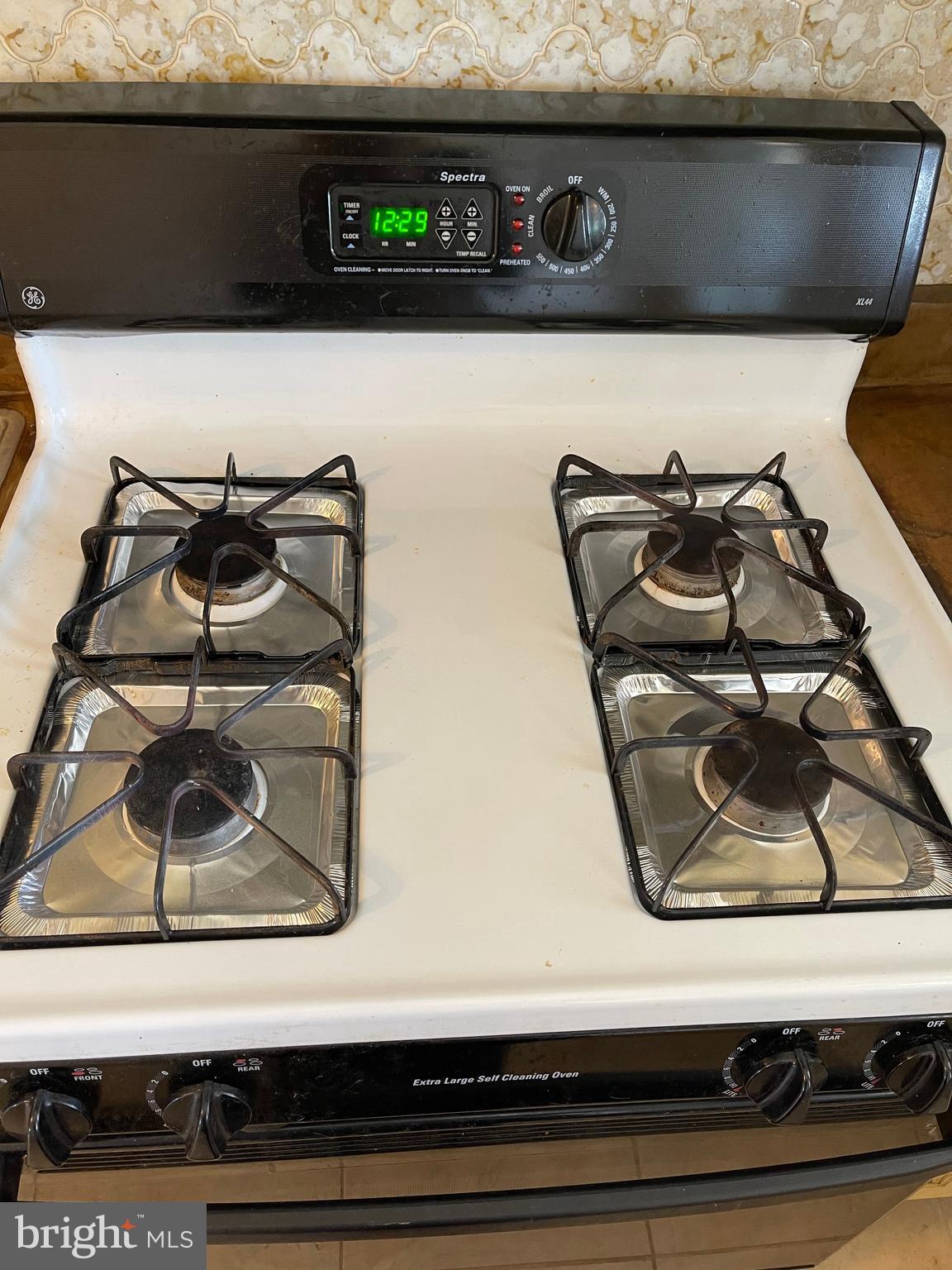 1212 Haverhill Road Baltimore, MD 21229 - Photo 7 of 18 Stovetop!
