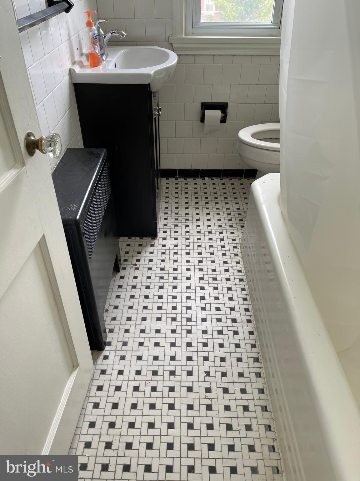 1212 Haverhill Road Baltimore, MD 21229 - Photo 10 of 18 Bathroom