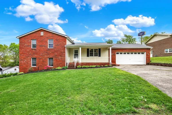 $239,900 | 1568 Algonquin Drive East, Maysville, KY 41056