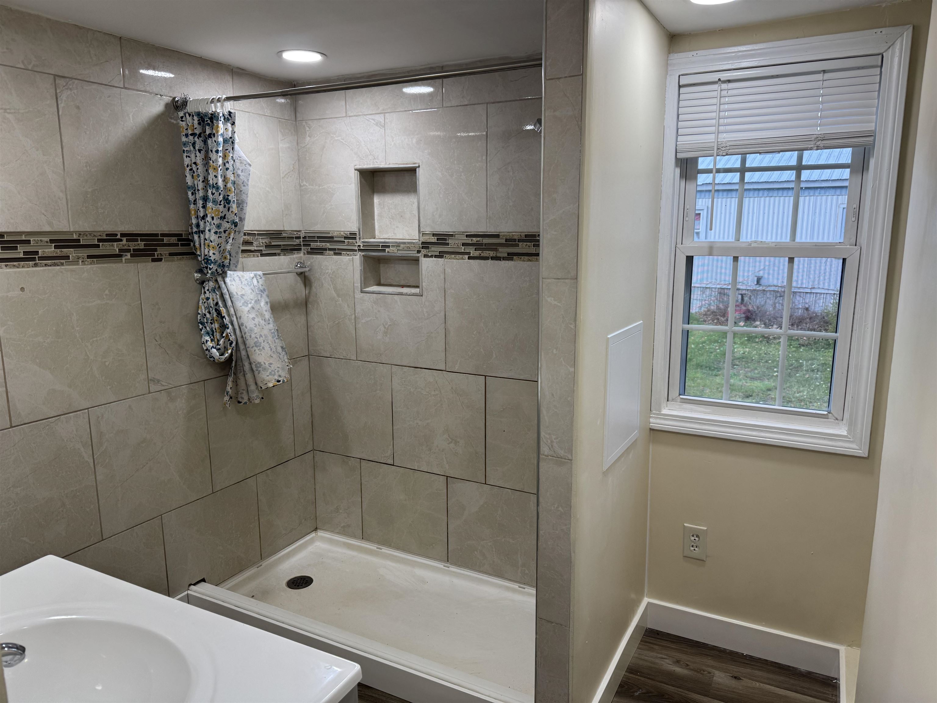 27 Mavis Avenue Rochester, NH 03839 - Photo 19 of 36
