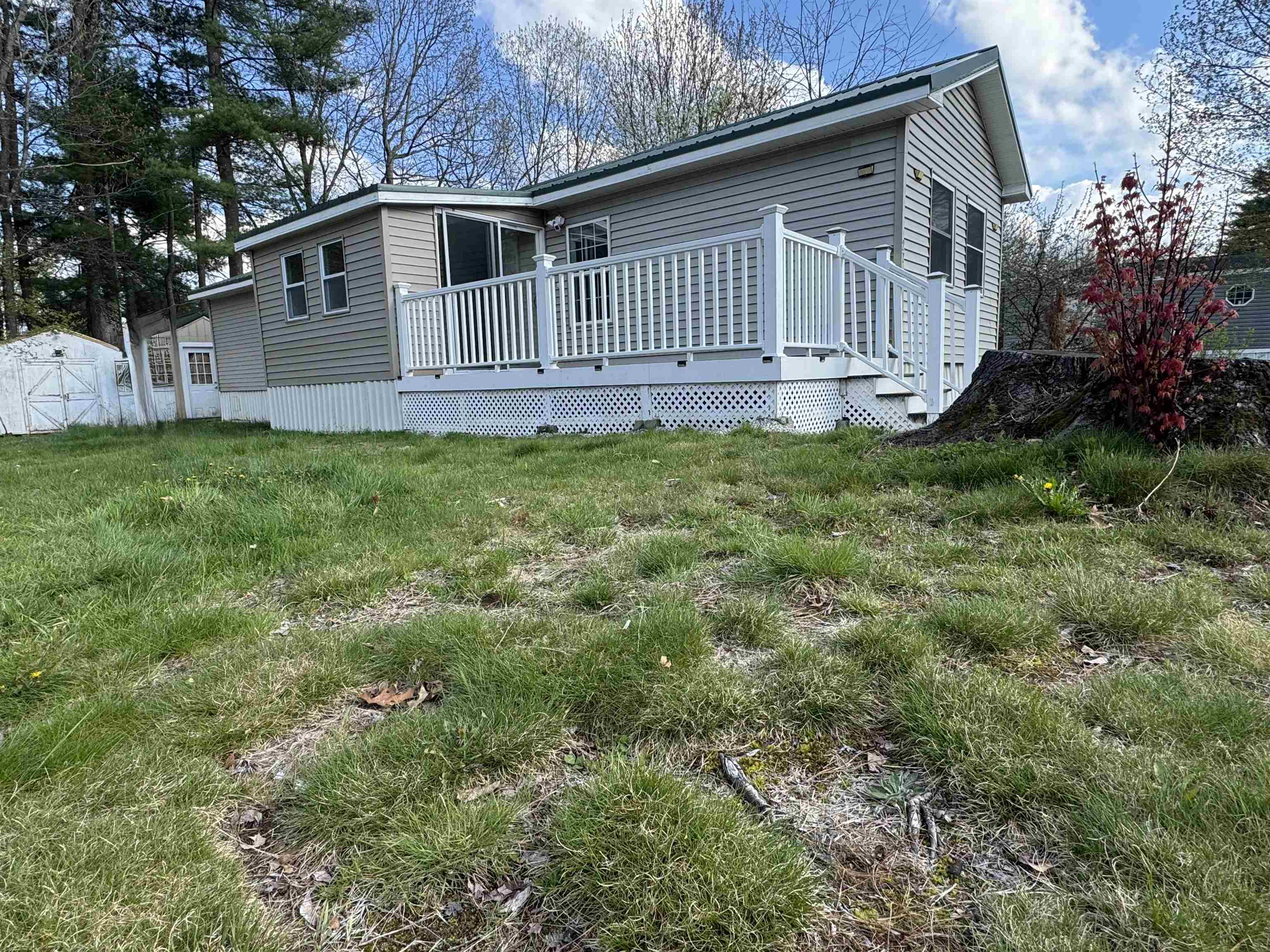 27 Mavis Avenue Rochester, NH 03839 - Photo 3 of 36