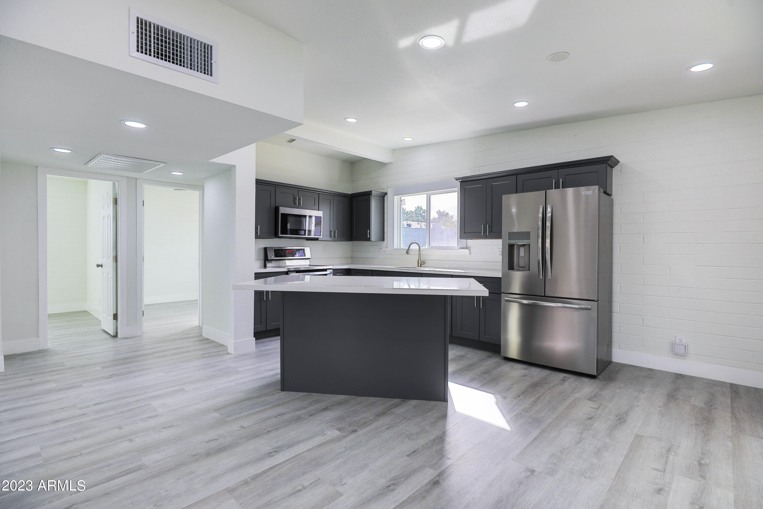 933 East Carson Road Phoenix, AZ 85042 - Photo 11 of 25 Kitchen