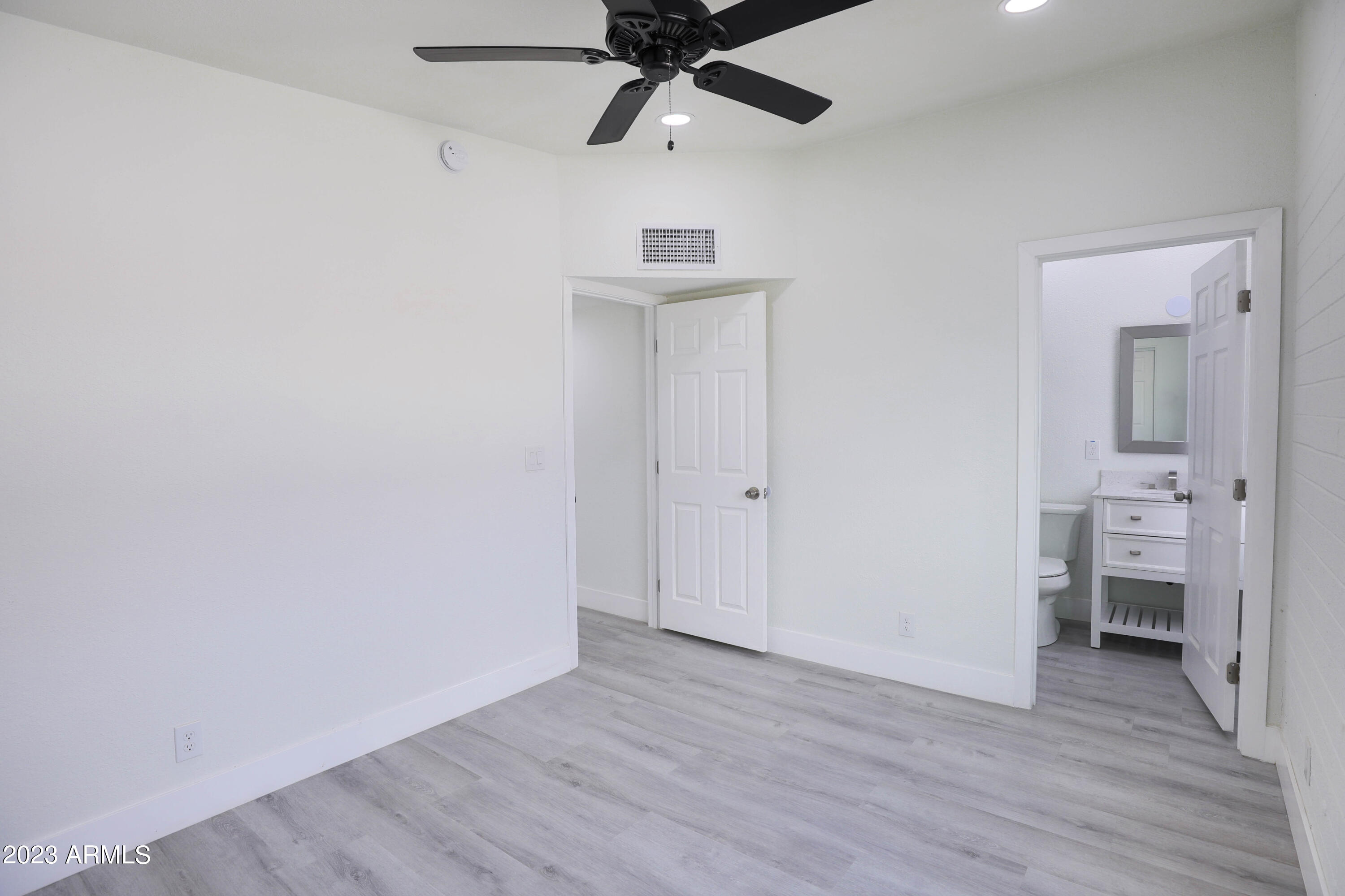933 East Carson Road Phoenix, AZ 85042 - Photo 15 of 25 Primary Bedroom