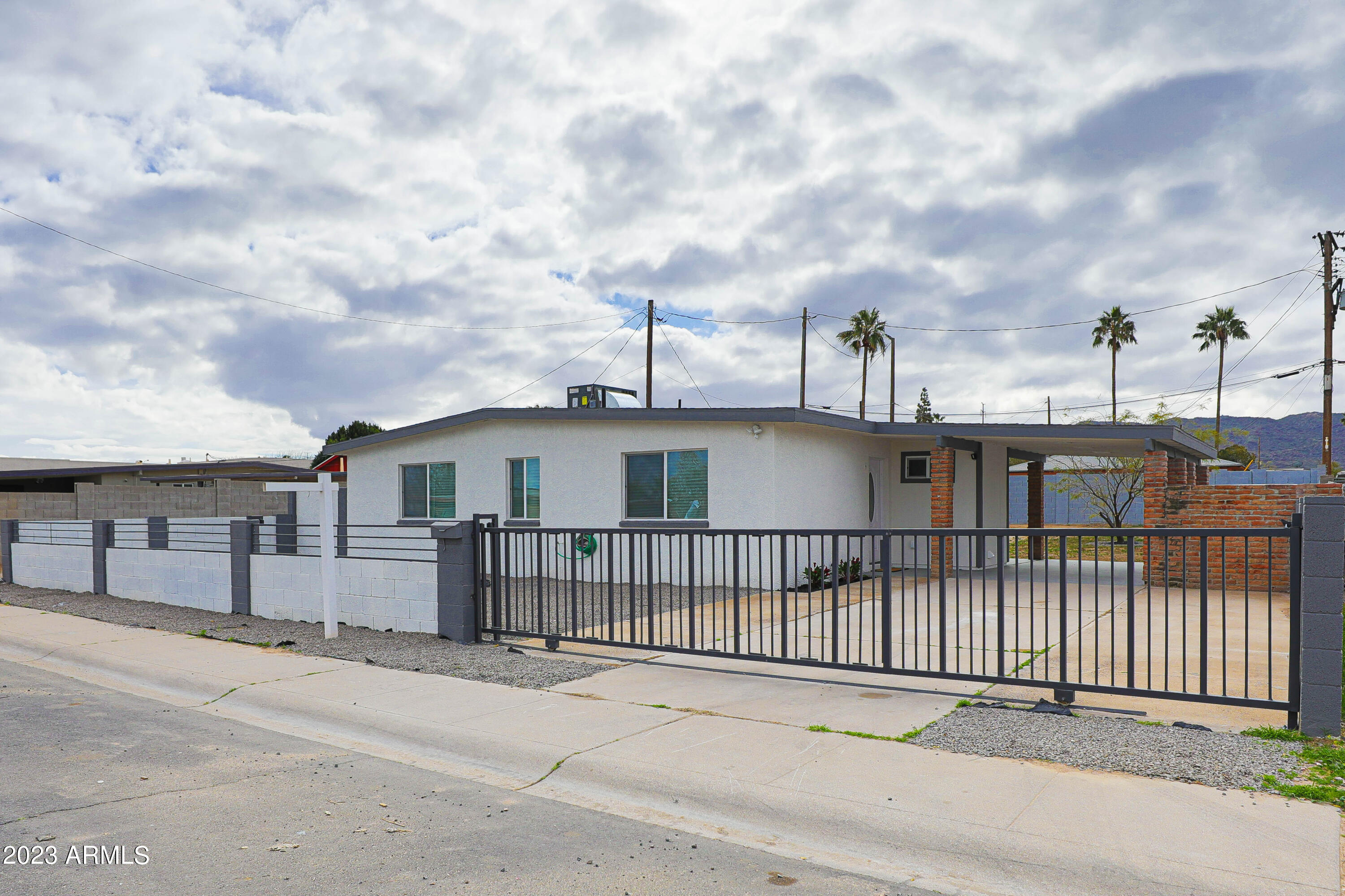 933 East Carson Road Phoenix, AZ 85042 - Photo 2 of 25 Gated