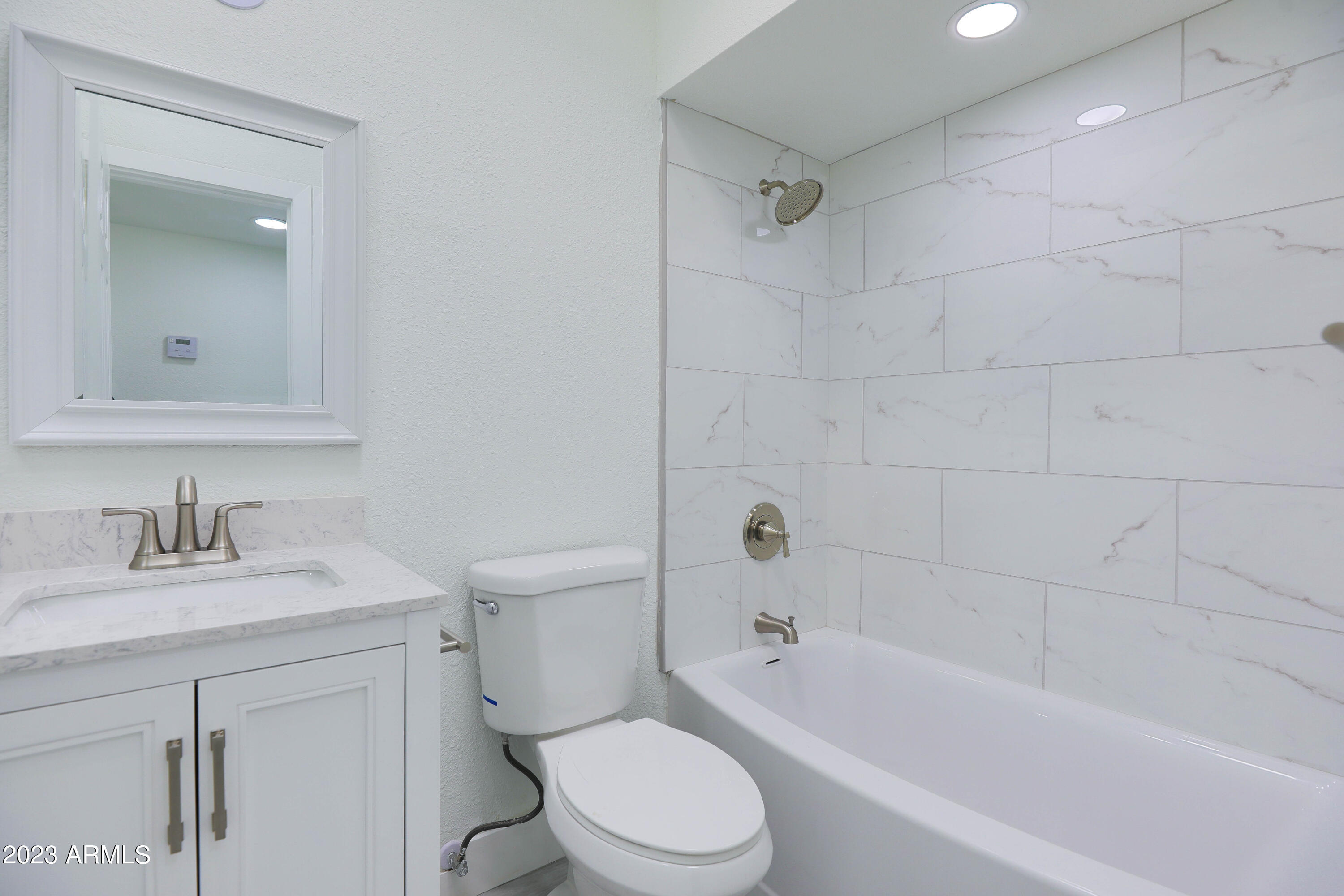 933 East Carson Road Phoenix, AZ 85042 - Photo 21 of 25 Guest Bathroom
