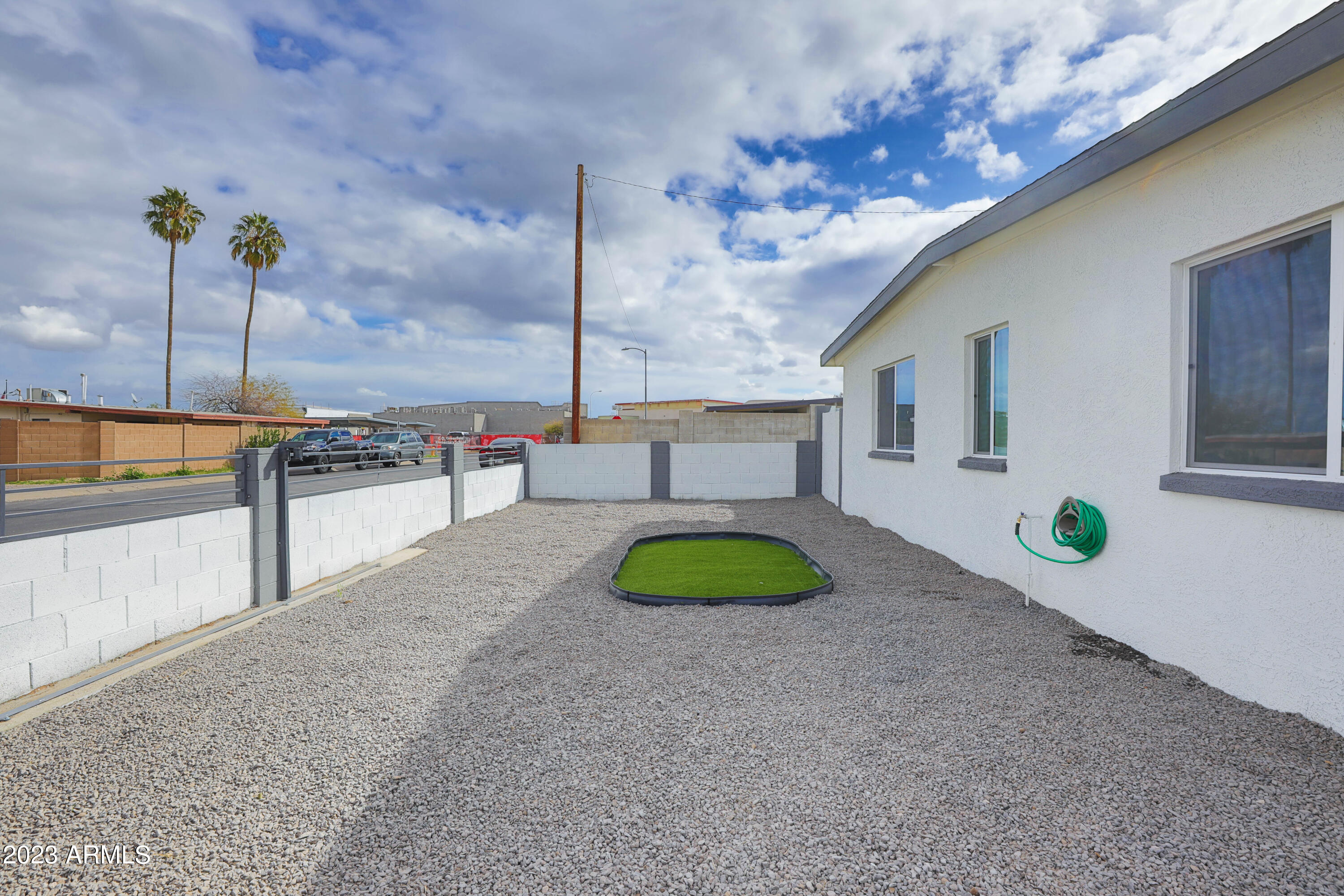 933 East Carson Road Phoenix, AZ 85042 - Photo 4 of 25 Front Yard