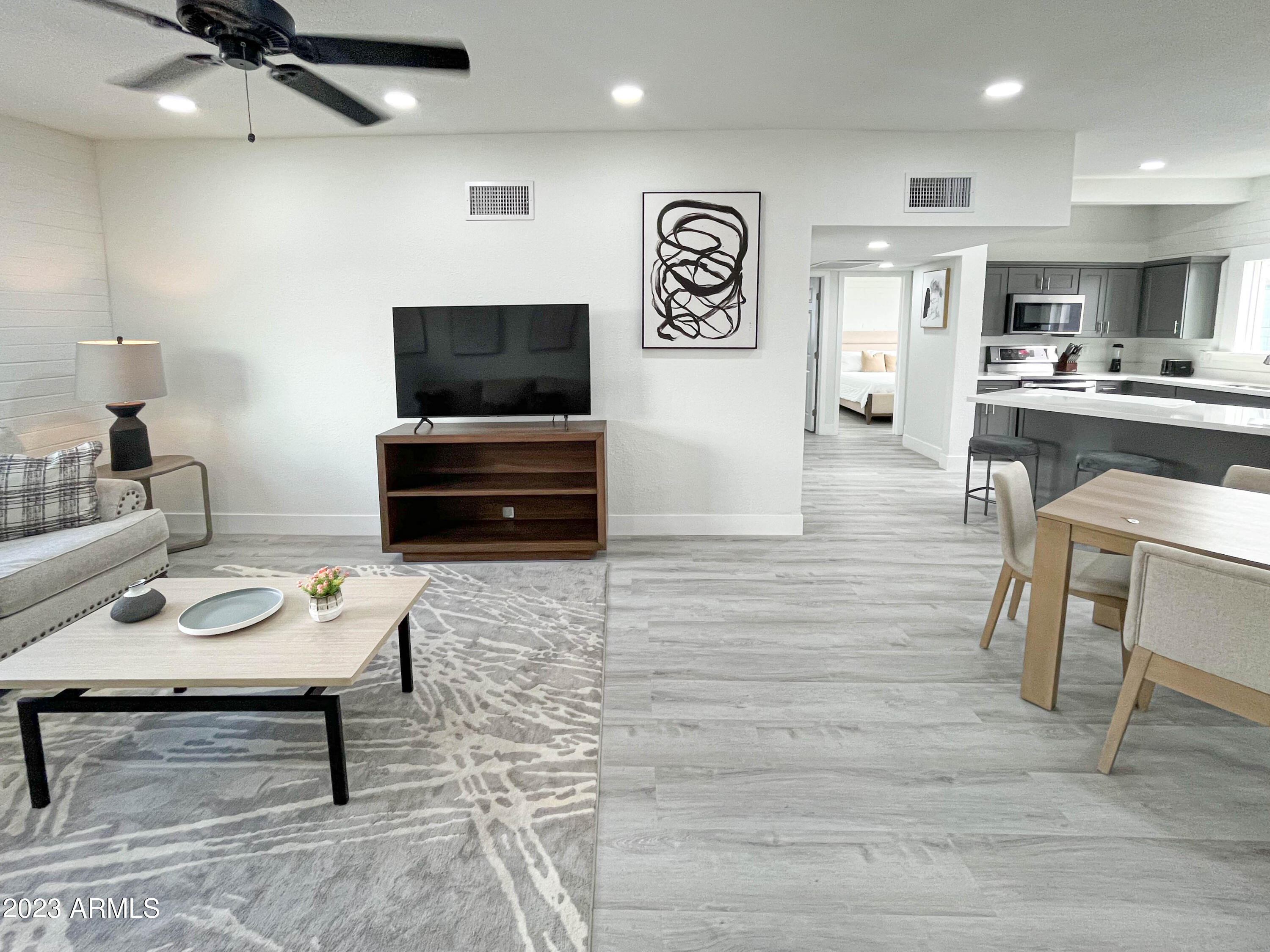933 East Carson Road Phoenix, AZ 85042 - Photo 8 of 25 Living Room