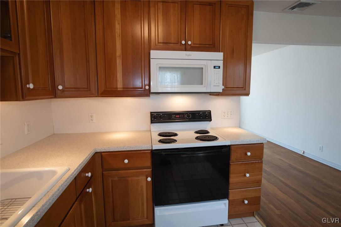3063 Cornwall Road Bethlehem, PA 18017 - Photo 9 of 40 Gallery Image 9