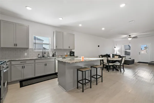 $2,650 | 10918 Amador Peak Drive, Rosharon, TX 77583