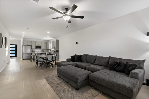 $2,650 | 10918 Amador Peak Drive, Rosharon, TX 77583