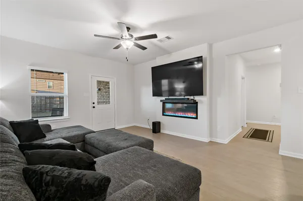 $2,650 | 10918 Amador Peak Drive, Rosharon, TX 77583