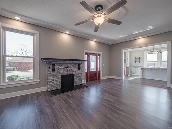 $369,900 | 32 West Fletchall Avenue, Poseyville, IN 47633