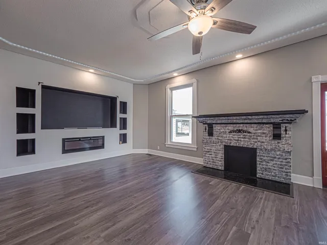 $379,900 | 32 West Fletchall Avenue, Poseyville, IN 47633