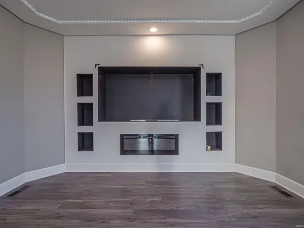 $369,900 | 32 West Fletchall Avenue, Poseyville, IN 47633