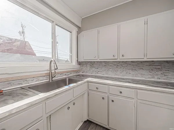 $369,900 | 32 West Fletchall Avenue, Poseyville, IN 47633