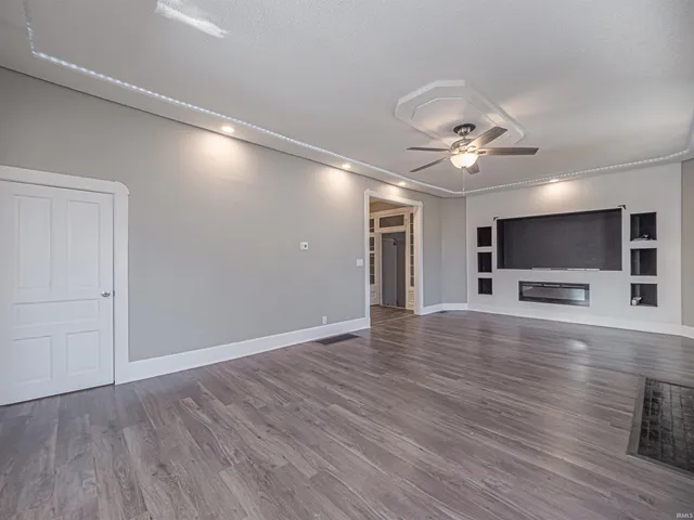 $379,900 | 32 West Fletchall Avenue, Poseyville, IN 47633