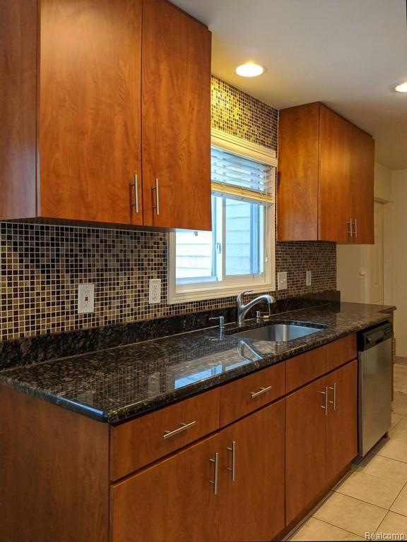 2574 Greenfield Road Berkley, MI 48072 - Photo 4 of 11