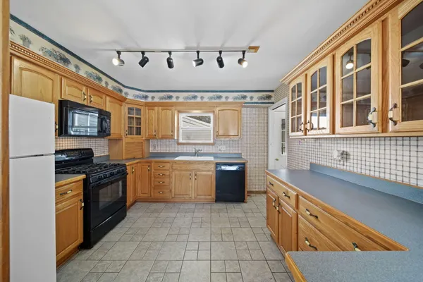 $210,000 | 1840 Taylor Drive, Adrian, MI 49221