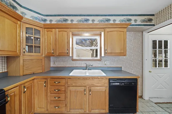 $210,000 | 1840 Taylor Drive, Adrian, MI 49221