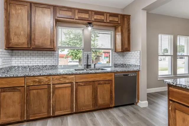 $699,000 | 322-410 East Division Street, Muenster, TX 76252