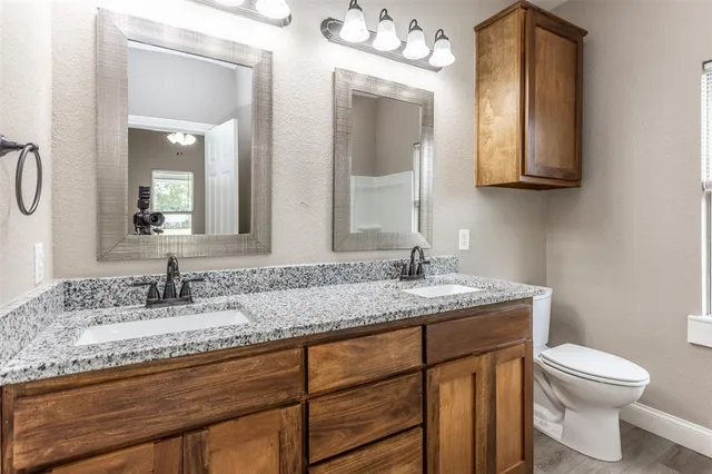 $699,000 | 322-410 East Division Street, Muenster, TX 76252