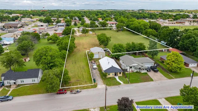 $699,000 | 322-410 East Division Street, Muenster, TX 76252