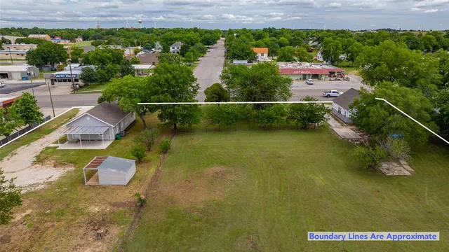 $699,000 | 322-410 East Division Street, Muenster, TX 76252