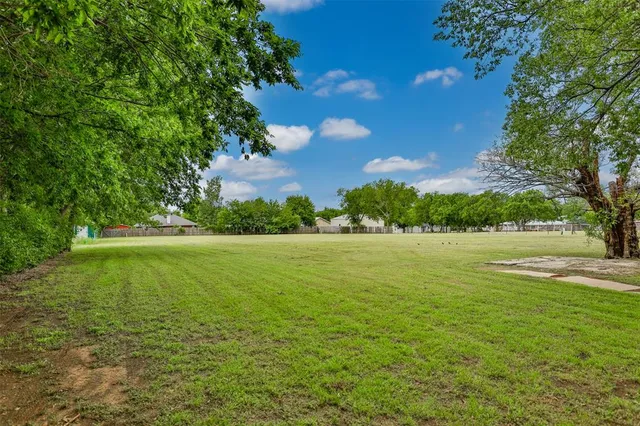 $699,000 | 322-410 East Division Street, Muenster, TX 76252