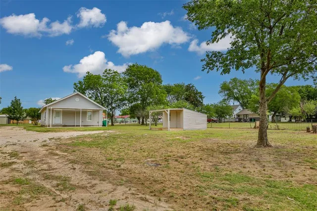 $699,000 | 322-410 East Division Street, Muenster, TX 76252