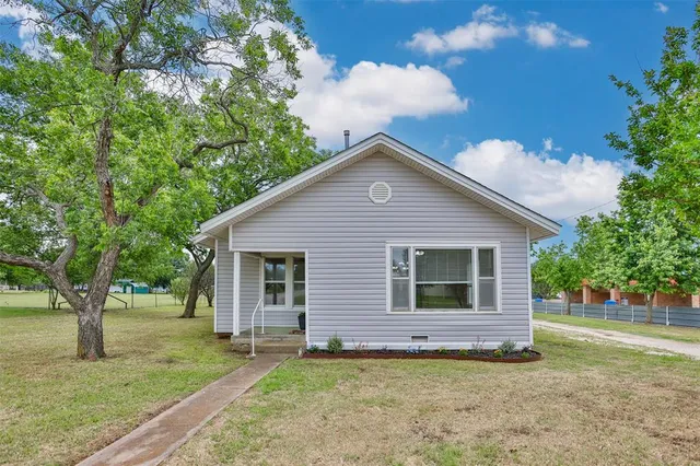 $699,000 | 322-410 East Division Street, Muenster, TX 76252