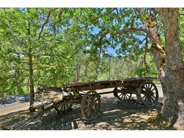 $2,350,000 | 5361 Highway 238, Jacksonville, OR 97530