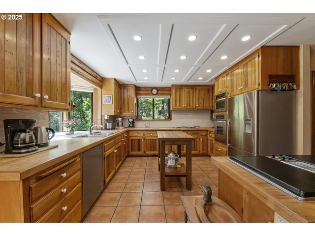 $2,350,000 | 5361 Highway 238, Jacksonville, OR 97530