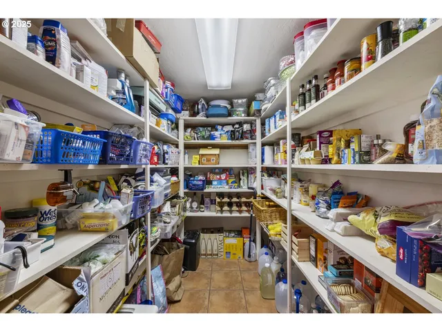 $2,350,000 | 5361 Highway 238, Jacksonville, OR 97530