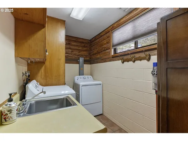 $2,350,000 | 5361 Highway 238, Jacksonville, OR 97530