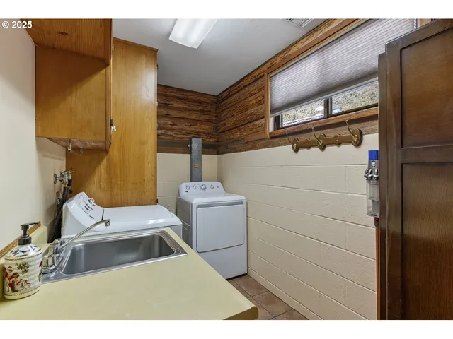 $2,350,000 | 5361 Highway 238, Jacksonville, OR 97530