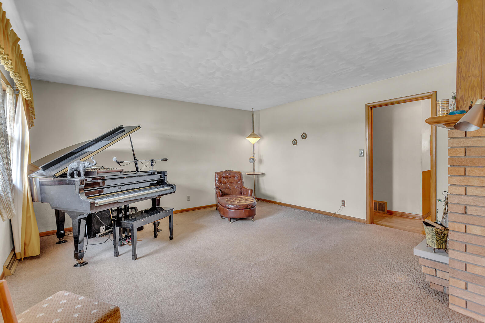 1313 West Parnall Road Jackson, MI 49201 - Photo 4 of 22 0N0A3150